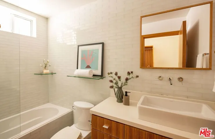 9229 Robin Drive, West Hollywood, California 90069