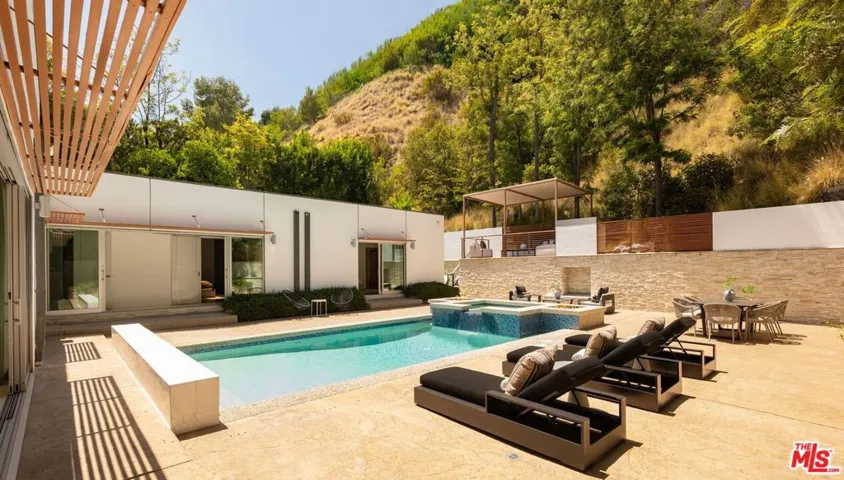 9229 Robin Drive, West Hollywood, California 90069