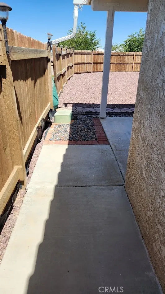 7250 Cayucos, Phelan, California 92371 — photo 4