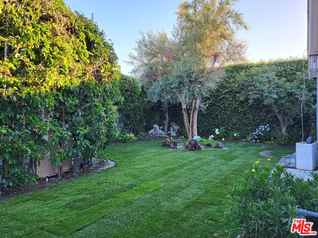 5205 Agnes Avenue, Valley Village, California 91607