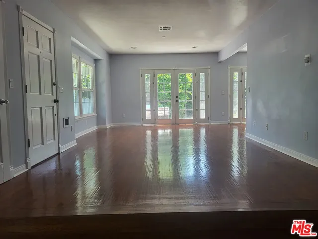 5205 Agnes Avenue, Valley Village, California 91607