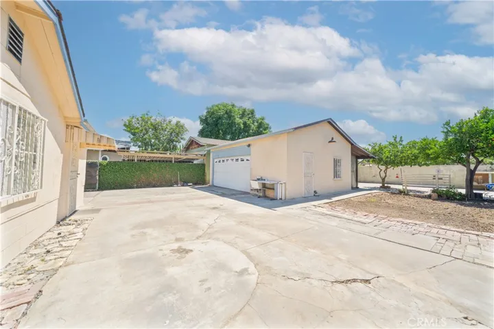 Detached garage