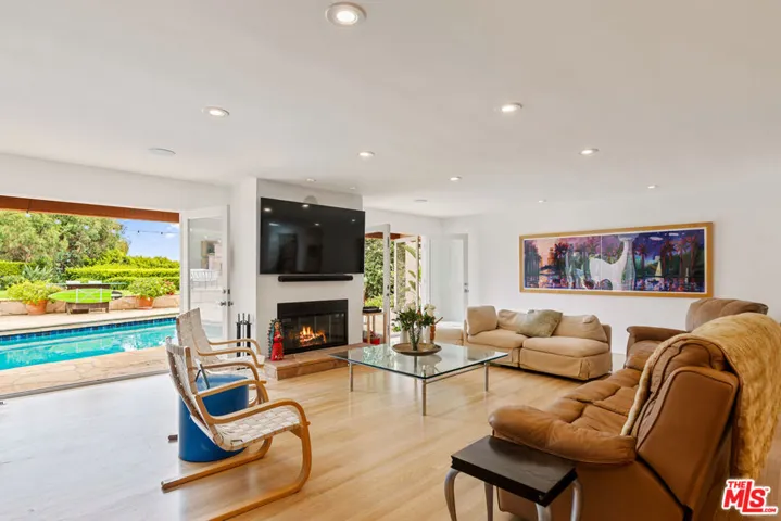 7122 Dume Drive, Malibu, California 90265