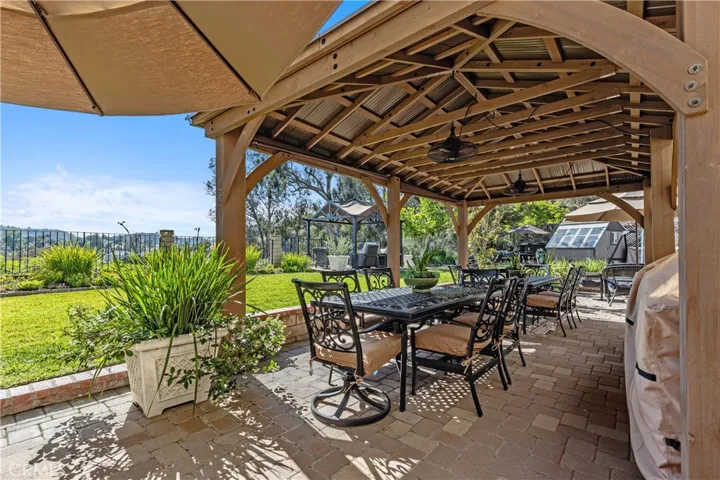 Grand gazebo