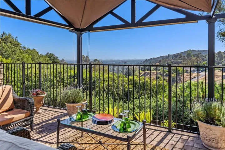 Take a look at this incredible view that goes all the way to Los Angeles and the ocean beyond!!!