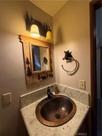 Upstairs 1/2 bath