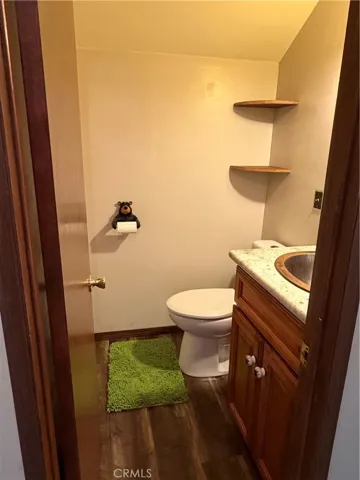 Upstairs 1/2 bath