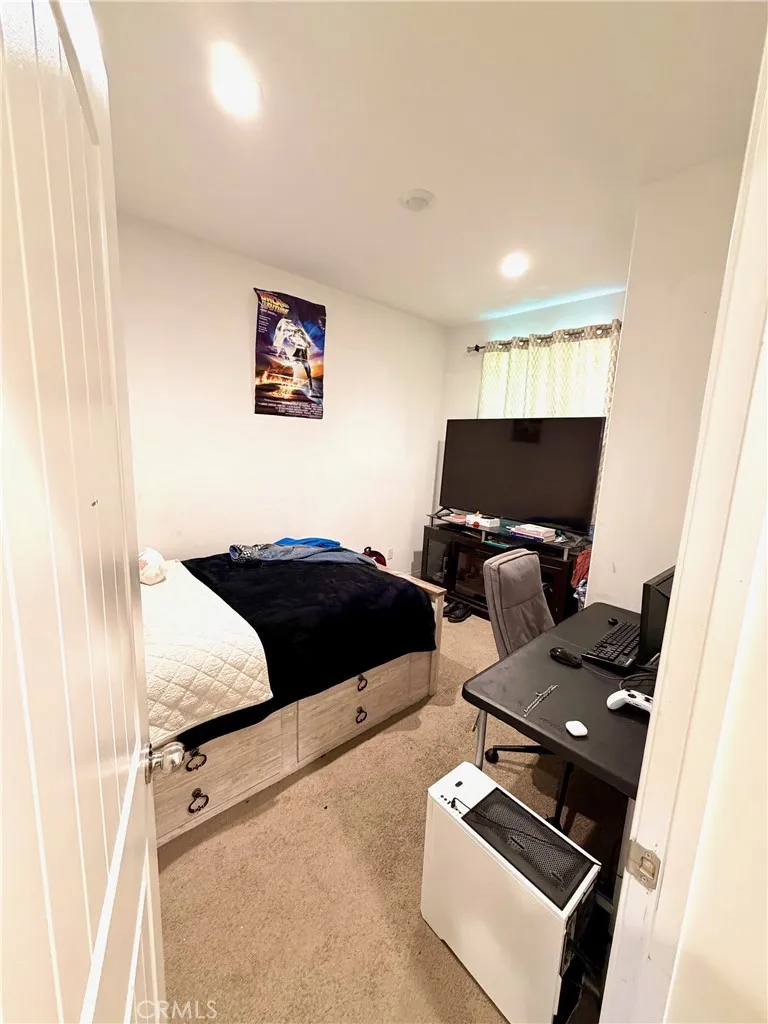 GUESS BEDROOM
