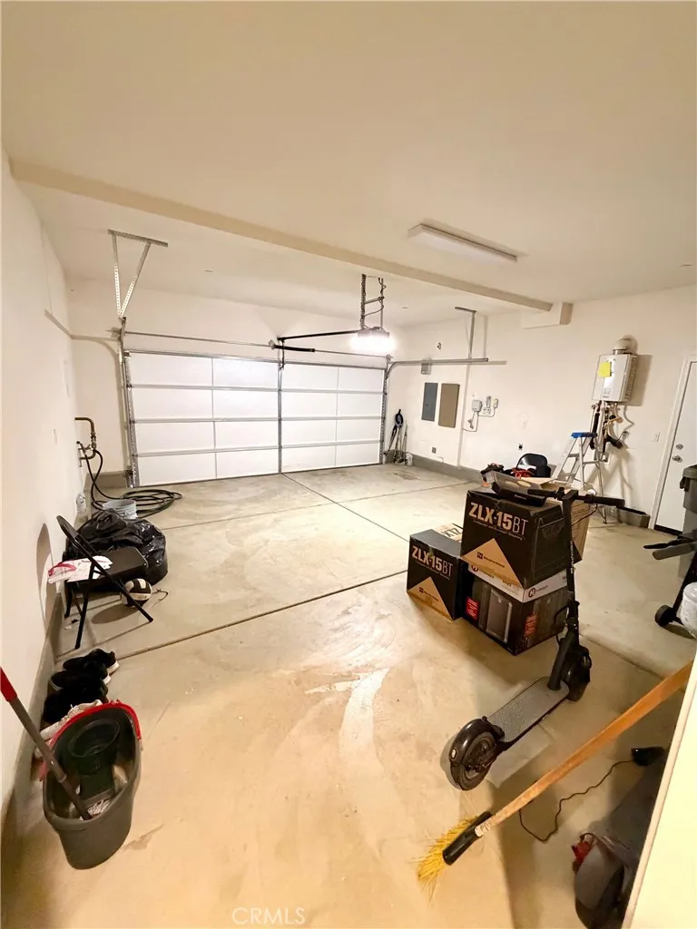 2 CAR GARAGE