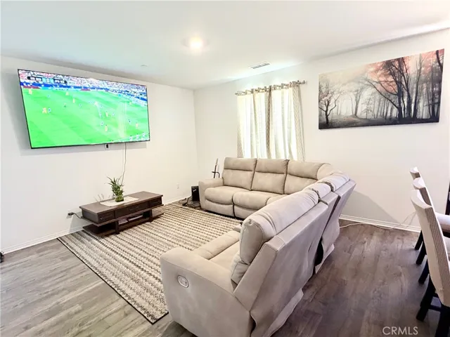 LIVING ROOM II