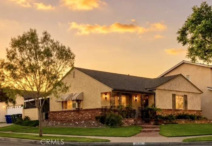 2528 Del Amo, Lakewood, California 90712