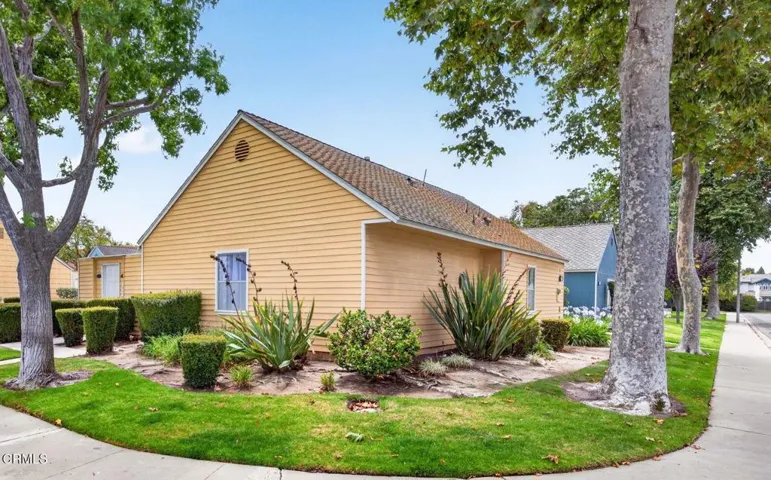 Beachside Gem - 2641 Captains Ave.