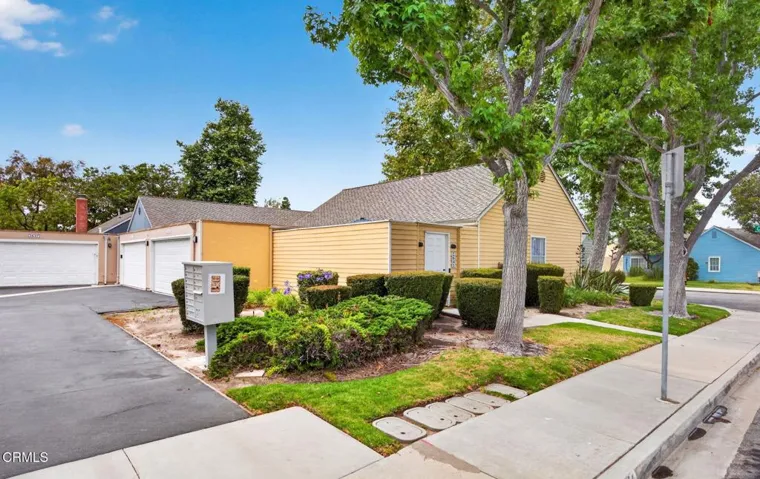 Beachside Gem - 2641 Captains Ave.