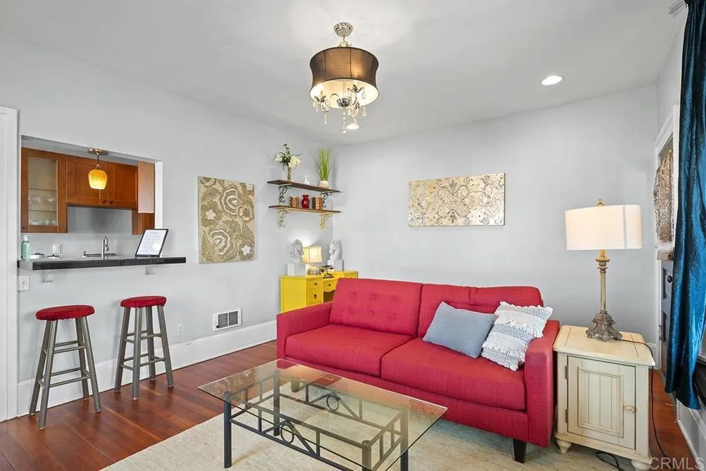 2685-Living Room