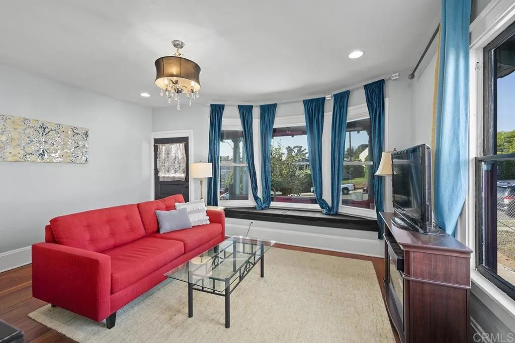 2685-Living Room