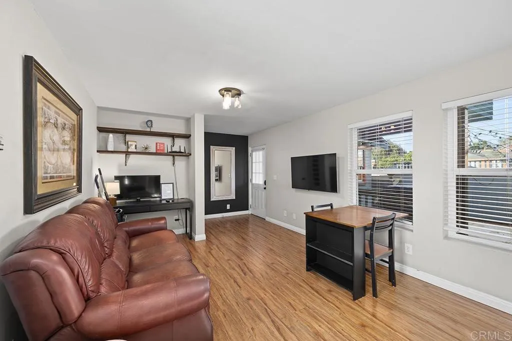 2687 - Living Room