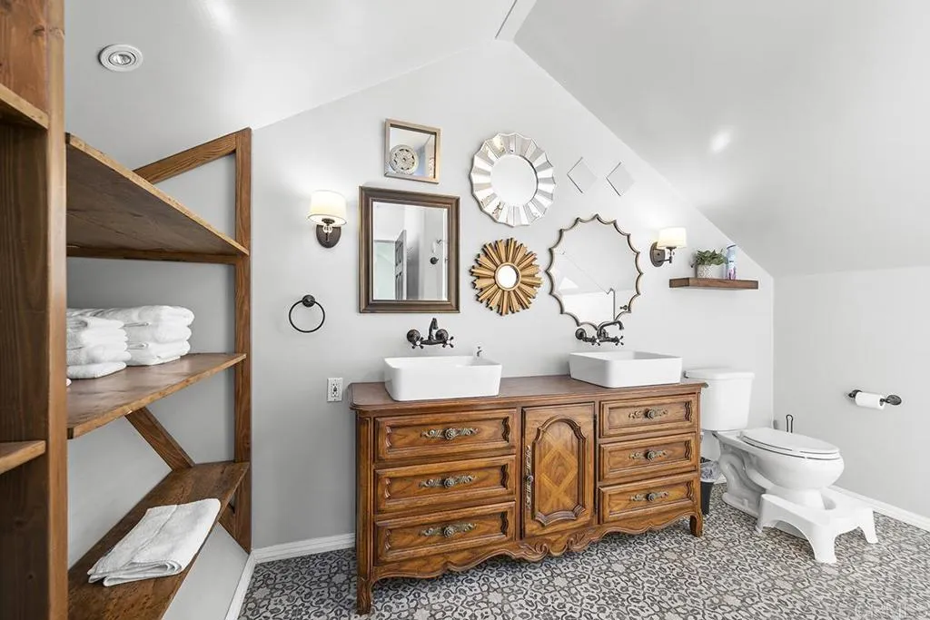 2683 Upstairs Bathroom