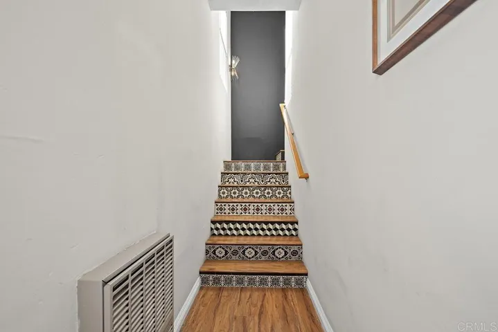 2687 - Stairs