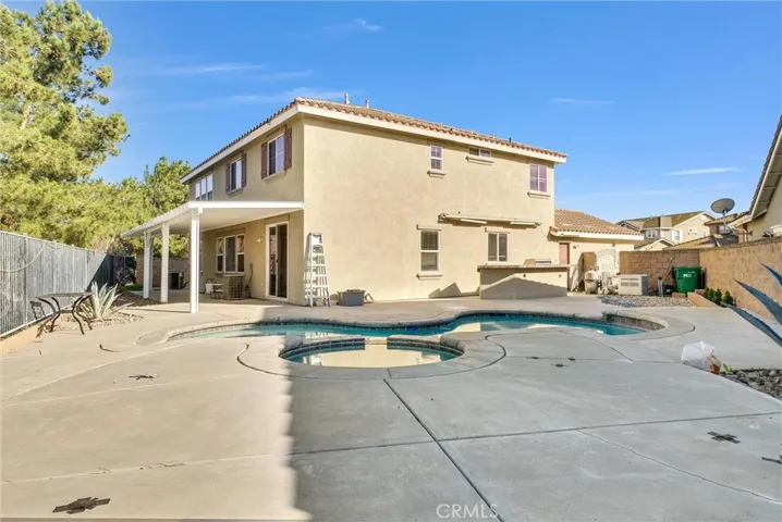519 Cedarbrook Lane, Corona, California 92879