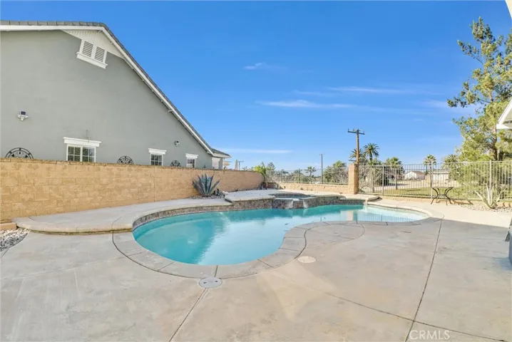 519 Cedarbrook Lane, Corona, California 92879