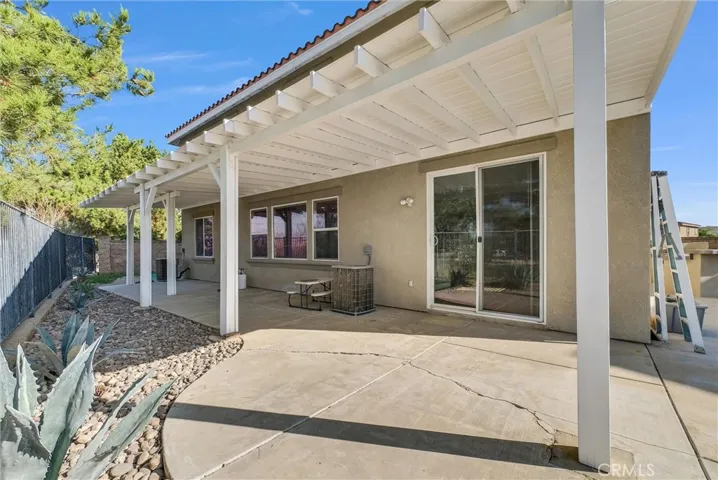 519 Cedarbrook Lane, Corona, California 92879