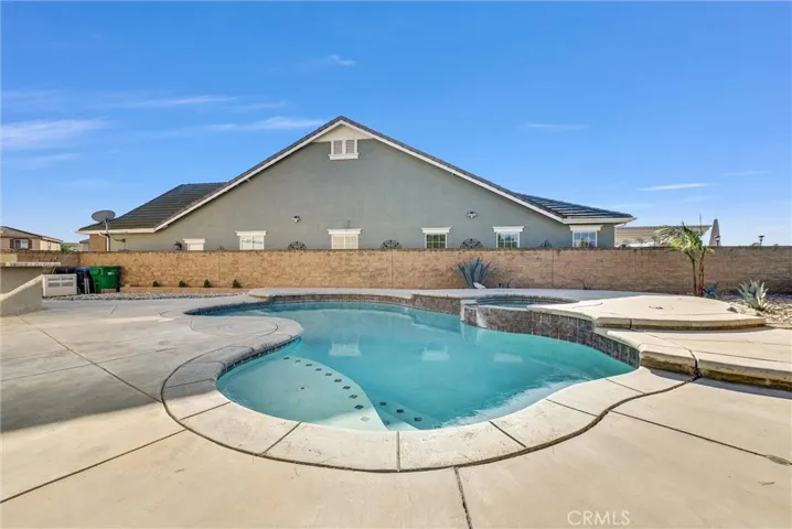 519 Cedarbrook Lane, Corona, California 92879