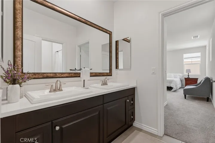 ensuite bath to bedroom 2