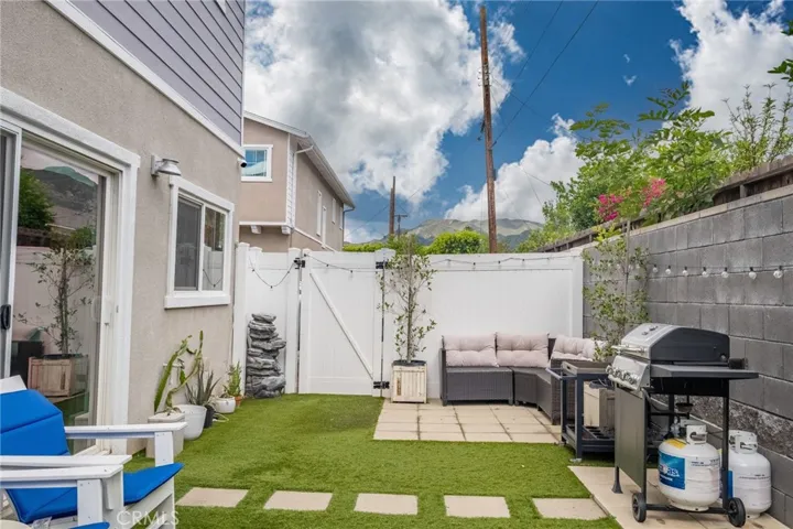 13412 N Manzanillo, Sylmar, California 91342