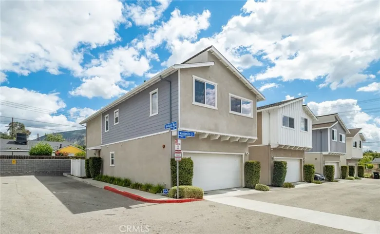 13412 N Manzanillo, Sylmar, California 91342