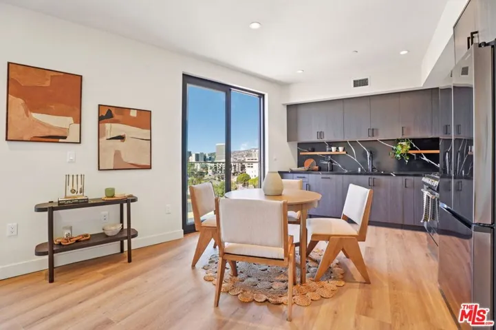 1110 S Spaulding Avenue 103, Los Angeles, California 90019