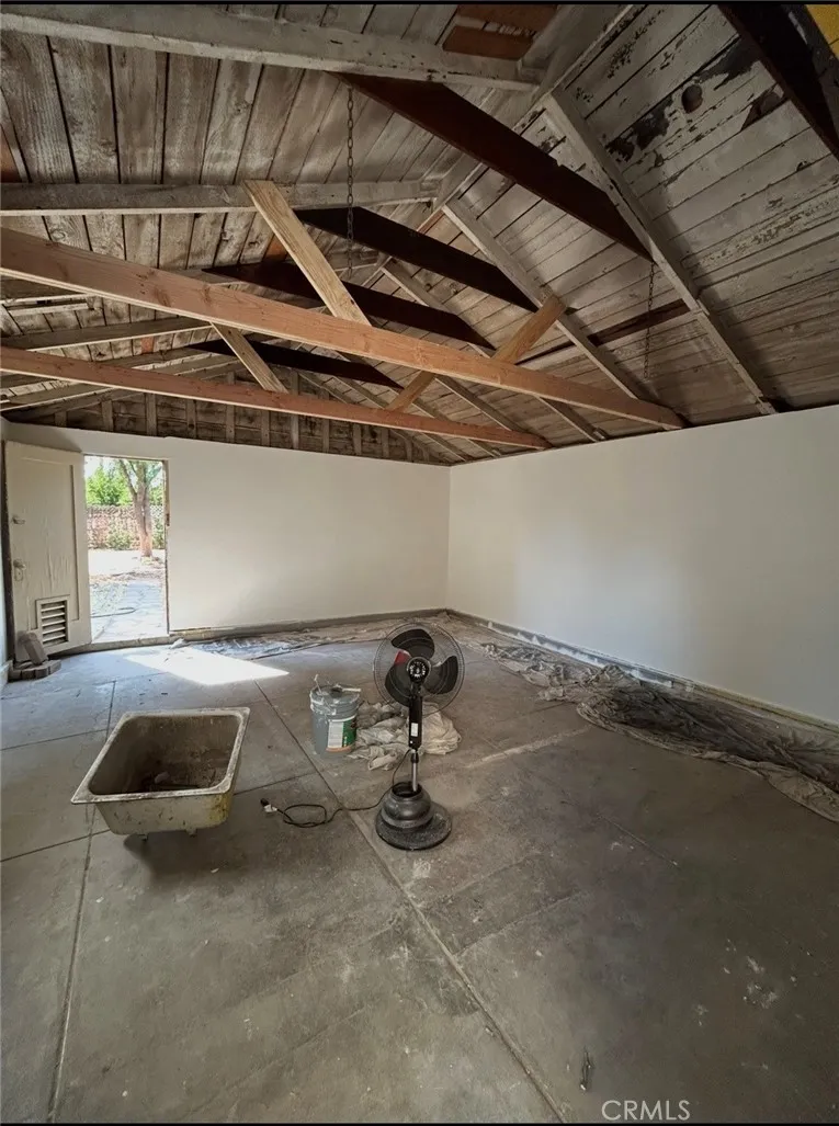 Garage flex room now has added electrical outlets throughout.