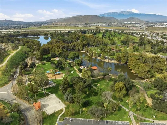 Walk to this park.