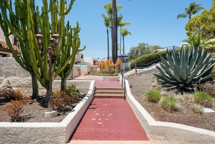 6786 Caminito Del Greco, San Diego, California 92120