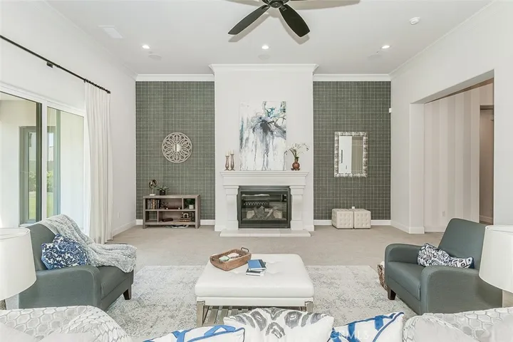 11609 N Sandy Par, Fresno, California 93730