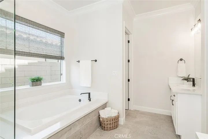 11609 N Sandy Par, Fresno, California 93730
