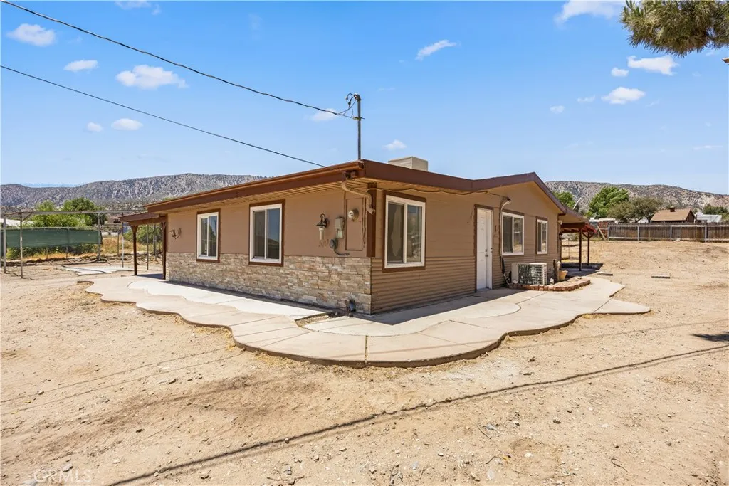 5100 Oil Well Rd, Phelan, California 92371 — photo 4