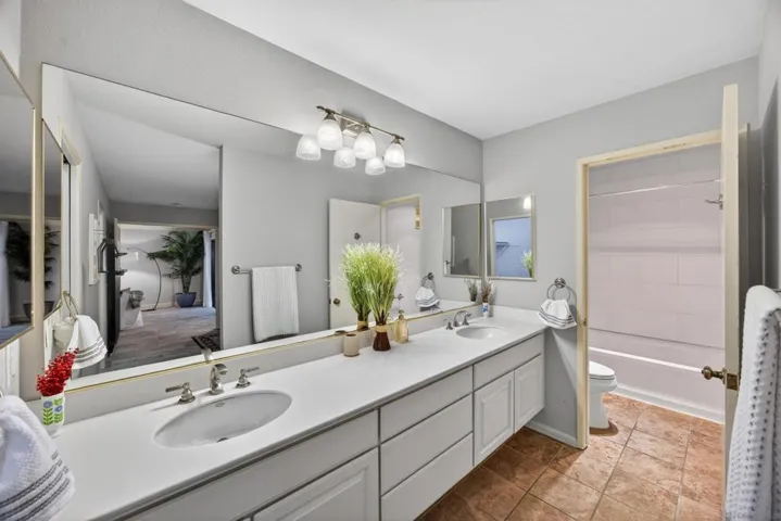 8840 Villa La Jolla 108, La Jolla, California 92037