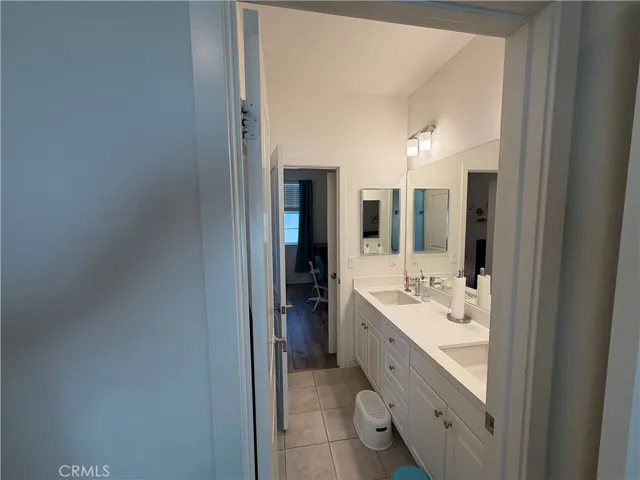 Jack and Jill Bathroom from Room 1