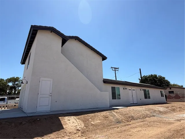 16001 Live Oak Street, Hesperia, California 92345