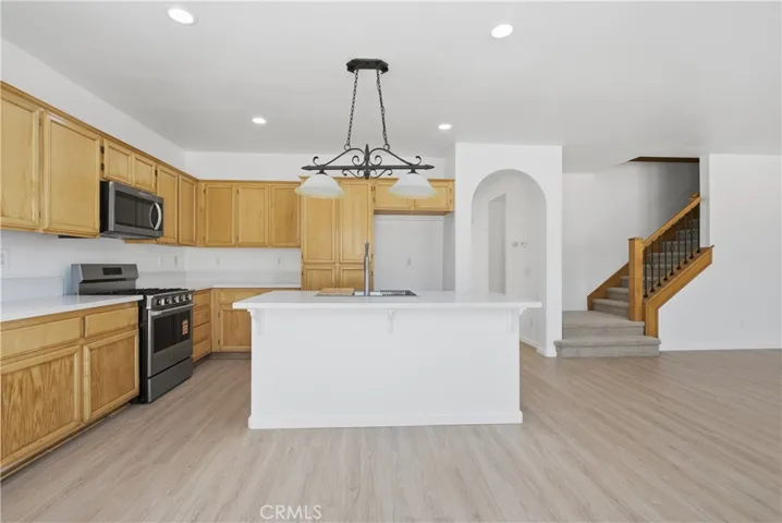 2207 Beechwood, Lancaster, California 93535