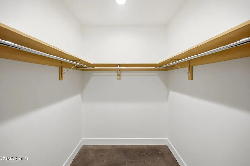 44-web-or-mls-5016_Bakman_Ave_Unit104-44