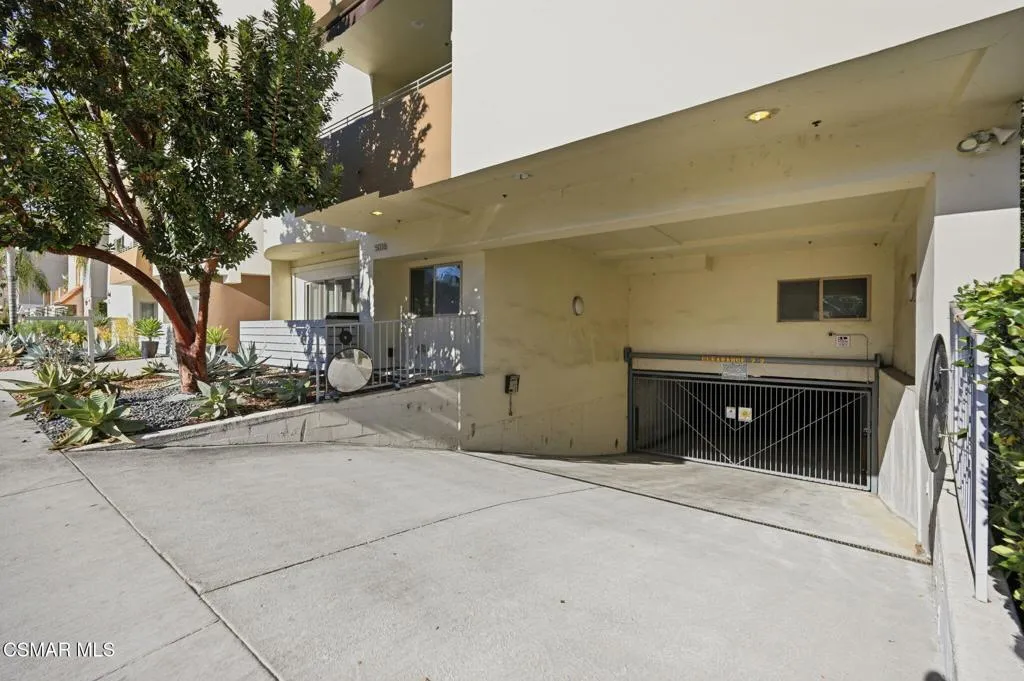 52-web-or-mls-5016_Bakman_Ave_Unit104-52