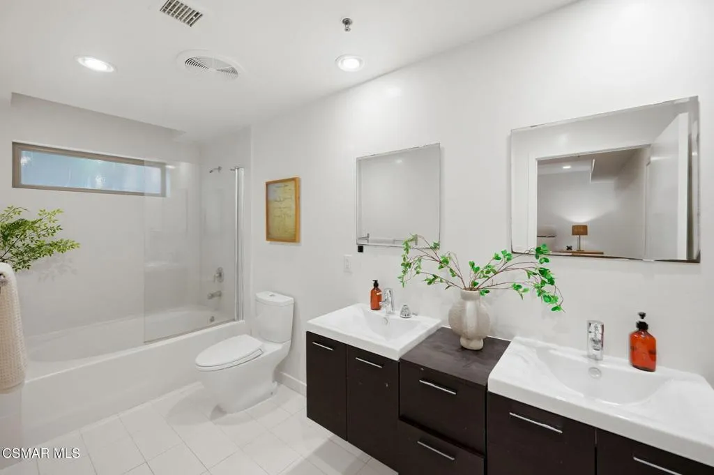 45-web-or-mls-5016_Bakman_Ave_Unit104-45