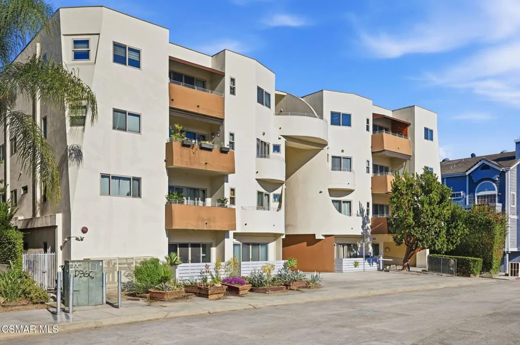 22-web-or-mls-5016_Bakman_Ave_Unit104-22