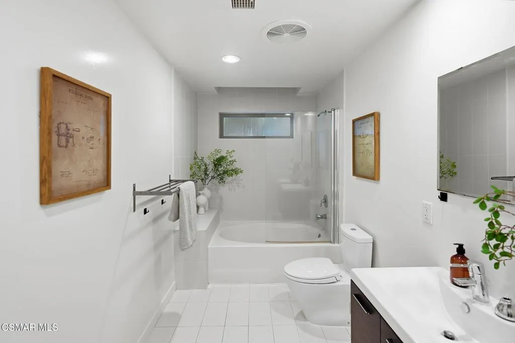 46-web-or-mls-5016_Bakman_Ave_Unit104-46