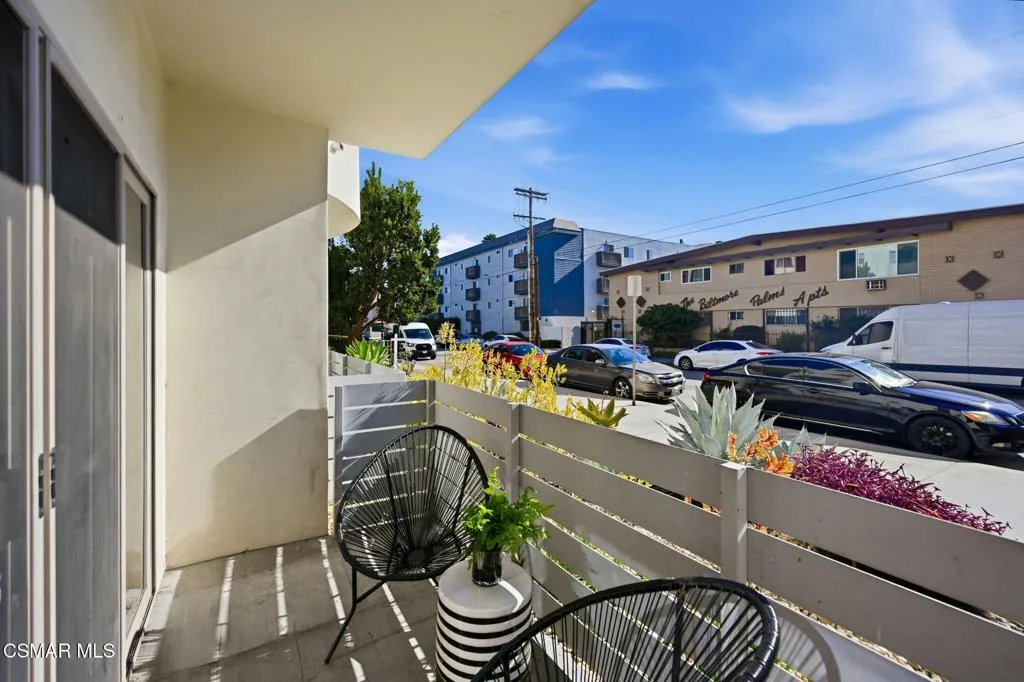 7-web-or-mls-5016_Bakman_Ave_Unit104-7