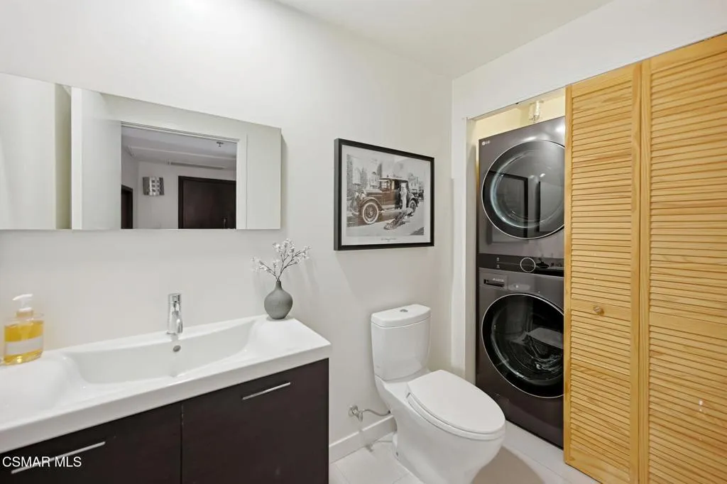 26-web-or-mls-5016_Bakman_Ave_Unit104-26
