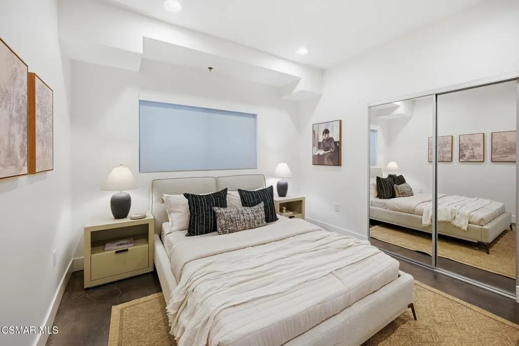 35-web-or-mls-5016_Bakman_Ave_Unit104-35