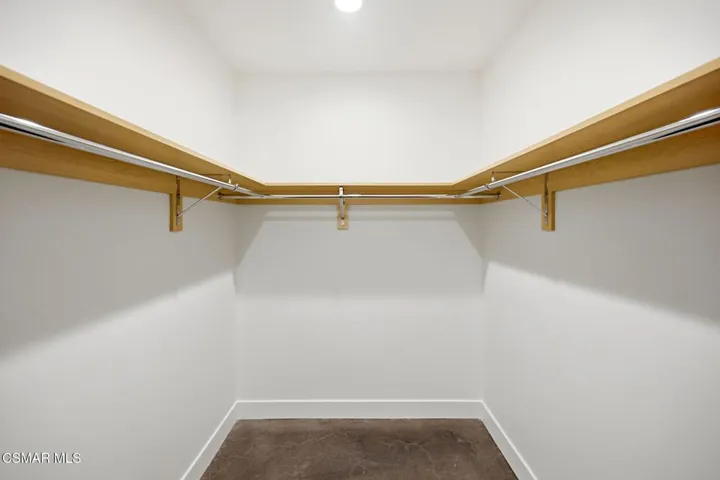 44-web-or-mls-5016_Bakman_Ave_Unit104-44