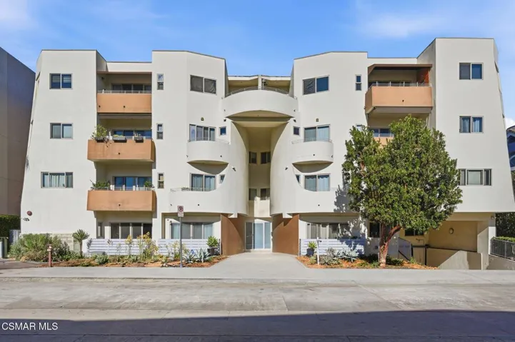21-web-or-mls-5016_Bakman_Ave_Unit104-21